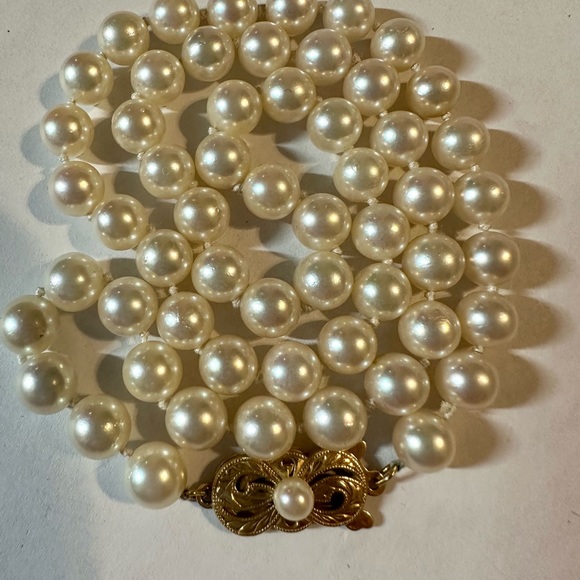 Classic Mikimoto Akoya Pearl Single Strand Necklace, 11,3 mm Hand Knotted, 17” - Picture 2 of 7